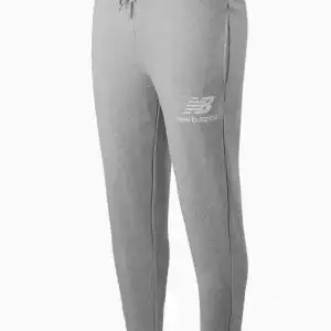 Pantaloni New Balance Stacked (PSH-MP03558BK) Pantaloni