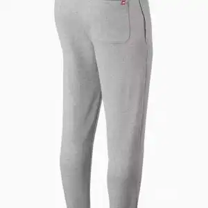 Pantaloni New Balance Stacked (PSH-MP03558BK) Pantaloni
