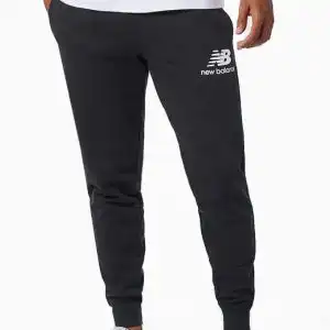 Pantaloni New Balance Stacked (PSH-MP03558BK) Pantaloni