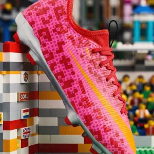 Ghete de fotbal Nike x LEGO Zoom Mercurial Vapor 17 Academy FG/MG Junior - Roșu (PSH-IQ3580-601-P) Ghete pentru iarbă, Ghete Semi-amatori, Nike Mercurial, Nike x Lego