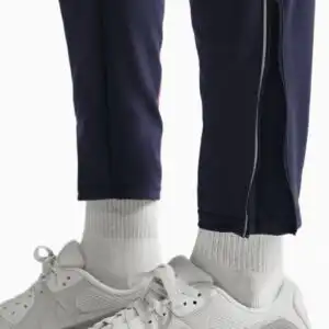 Pantaloni Nike FC Barcelona 26/27 City Side - Violet (PSH-IO3431-498-P) Pantaloni / Pantaloni scurți