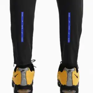 Pantaloni Nike Inter Milano 26/27 City Side - Negru (PSH-IO3445-010-P) Pantaloni / Pantaloni scurți