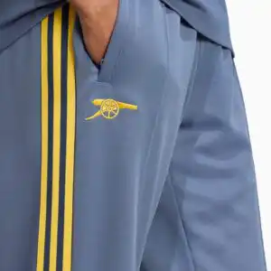 Pantaloni adidas Originals Arsenal FC 26/27 Track - Albastru Marin (PSH-KG5100-P) Pantaloni / Pantaloni scurți