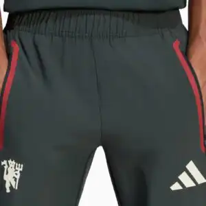 Pantaloni adidas Manchester United 26/27 Tiro Tech - Verde (PSH-KH4809-P) Pantaloni / Pantaloni scurți